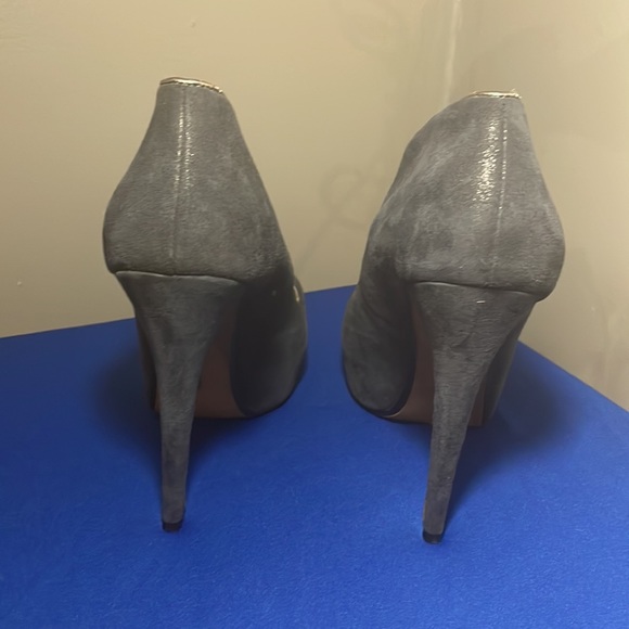 5 in Heels - Picture 2 of 5